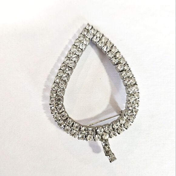 Vintage Rhinestone Prong Set Silver Tone Icy Clear Open Work Leaf Brooch Pin - Picture 1 of 6